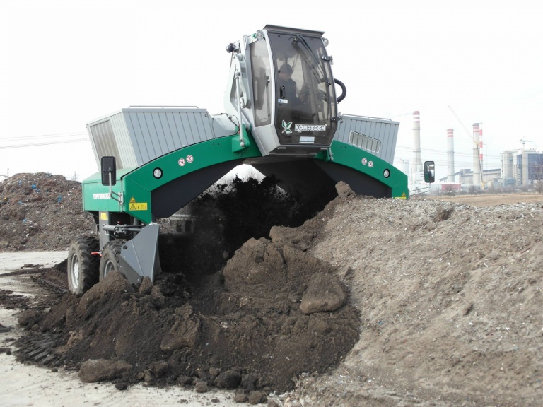 kompostownia foto przerzucarka