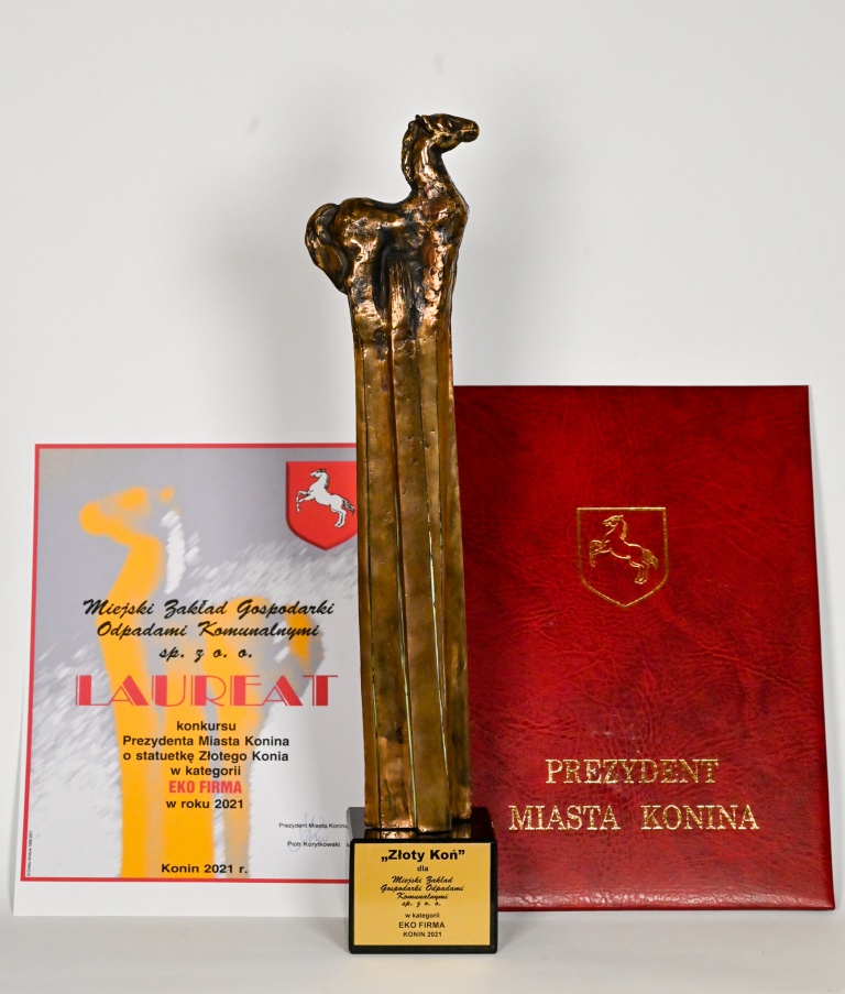 statuetka złotego konia