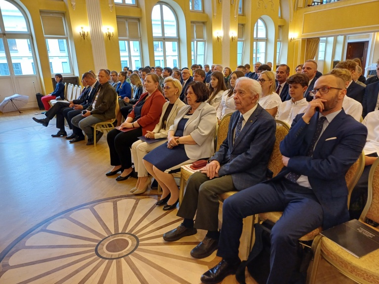 Budujemy przyszłość przez wiedzę i kreatywność